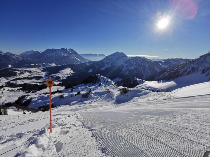 2. Am Lärchfilzkogel. Die ordentlich steile gewalzte Skiroute..jpg