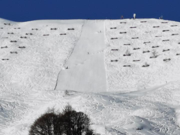 5. Zoom zur steilen Skiroute. Da steigt der Adrenalinspiegel..jpg