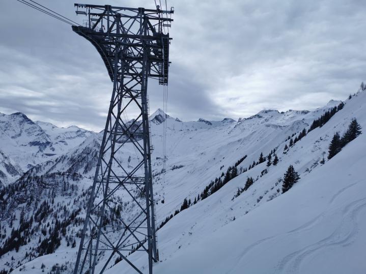 23. Nach der schönen langen Abfahrt gehts gleich wieder zurück mit der 3K. Jedoch kommen langsam Zweifel auf, ob sich das zeitlich doch ausgeht. es ist bereits 12 Uhr 43..jpg