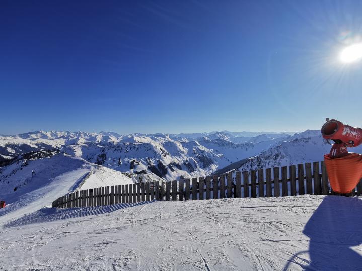 34. Und am Ausstieg belohnt dieses wunderbare Panorama. (Es bleibt nur zu hoffen, dass die Energiekonzerne auf der Saalbacher Hochalm nicht doch ihre nachhaltigen Windräder bauen. Dann ist das Panorma nachhaltig zerstört..jpg