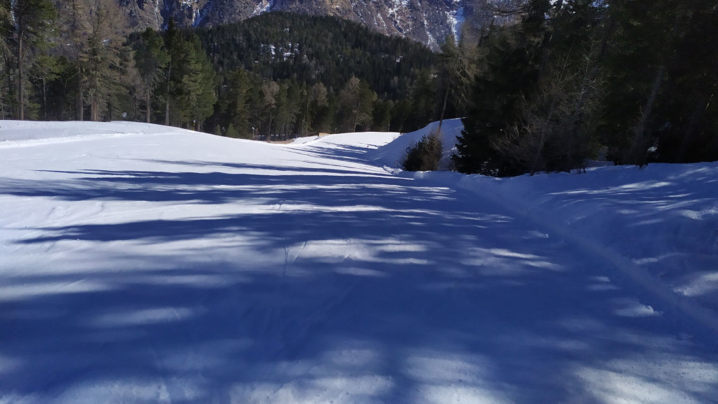 Und nochmals ins Tal, sehr gemütlich dort hinten