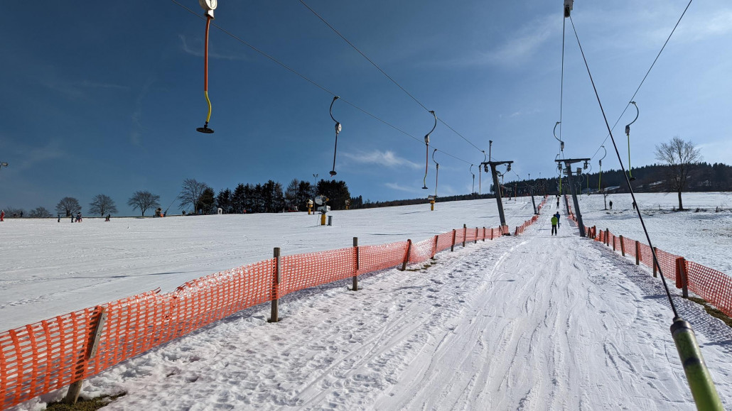 Nur der neue SL in Betrieb (logisch bei 5 Fahrern). Mindestens 3x so schnell wie der Landal SL :D