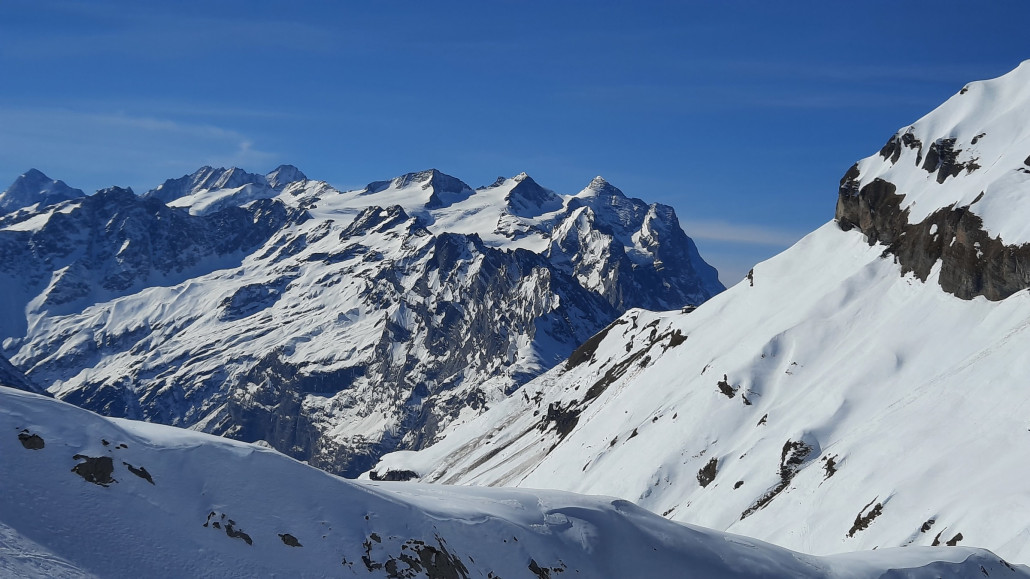 Blick Richtung Berner Alpen vom Balmeregghorn