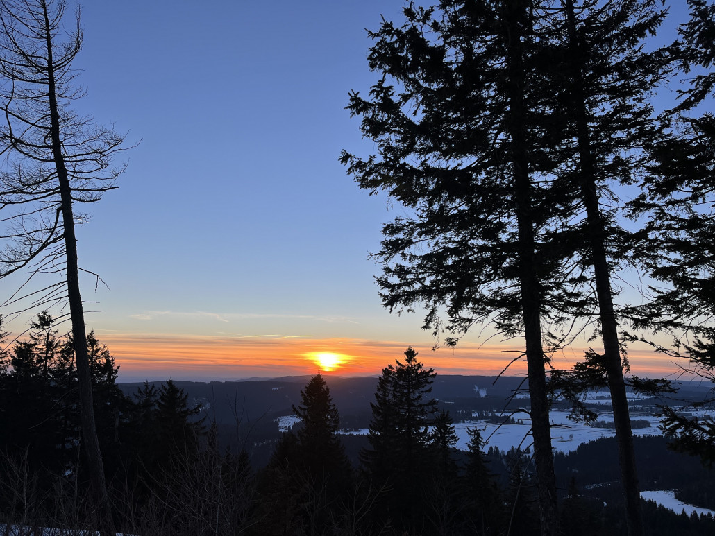 18Uhr zum Start des Nachtski ging die Sonne gerade unter....und wir sind zunächst zum Abendessen
