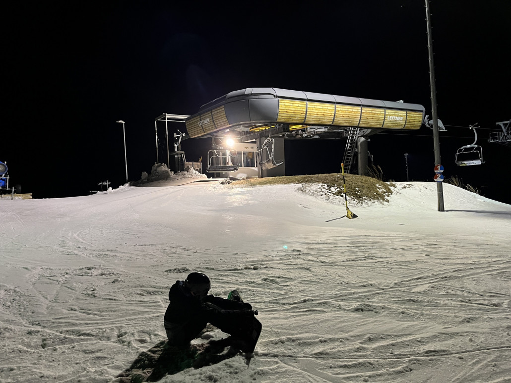 19.30Uhr waren wir nach Gulasch, Knödel, Strudel und Bier (nicht für den Jungen) dann bereit zum Start in die Nacht