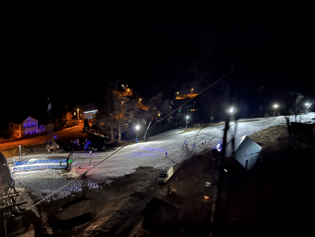 Kleine Party lief in der Apres-Bar im Tal, schien mir aber eine Sonderveranstaltung zu sein und war entsprechend gut besucht
