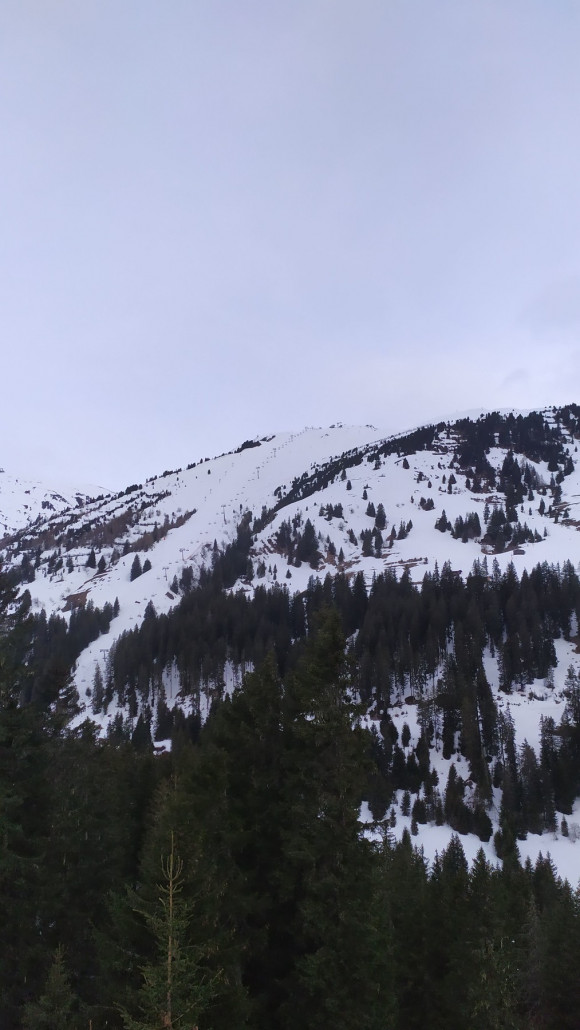 Los gings in der Früh mit der Bergfahrt am Schneekar