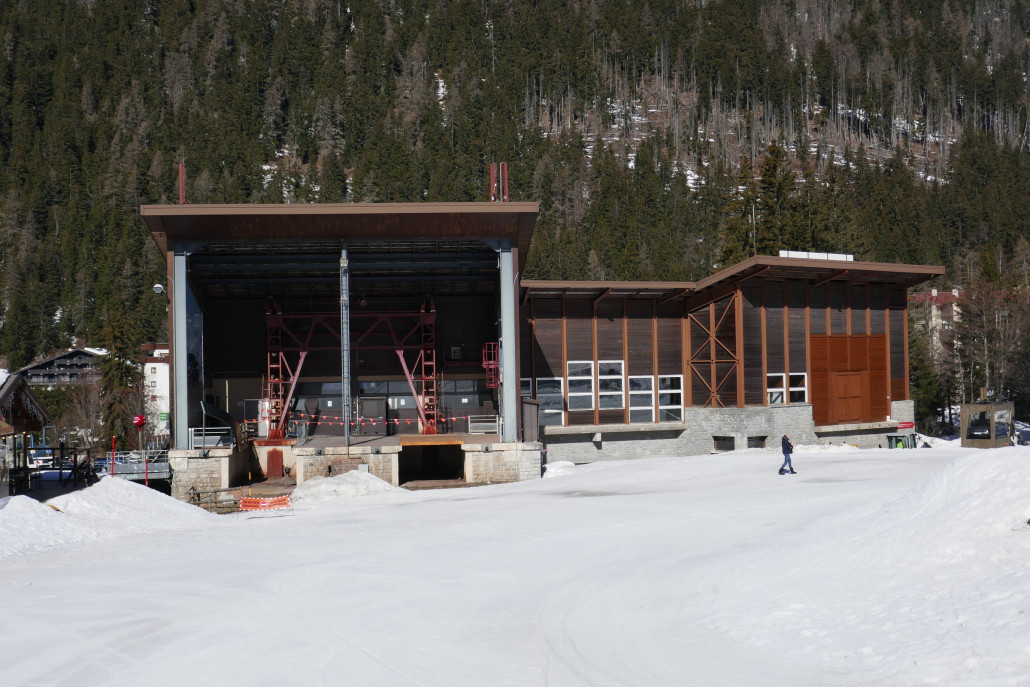 Talstation. Links ex PB Gebäude, rechts die Talstation der skurilen 4KSB Zubringer Station
