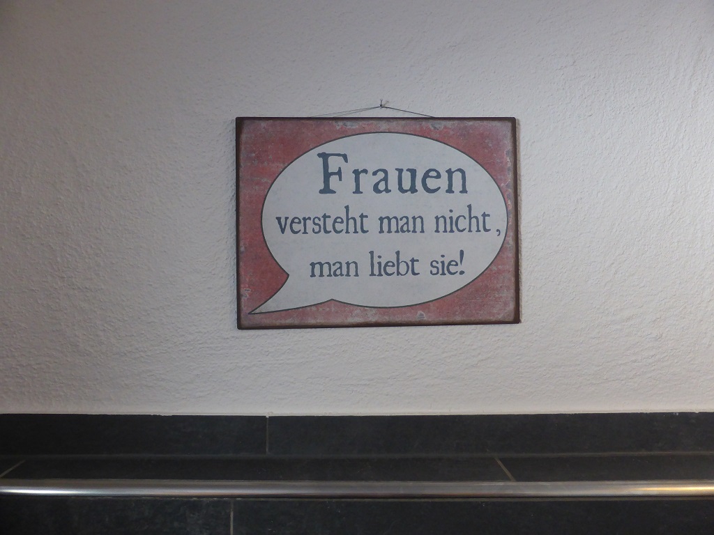 kostenlose Lebenstips gab es in einer der Hütten...