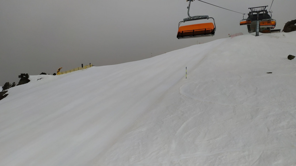 Der Hang am Kreuzwiesen sah noch eisig aus, so war es unten auch