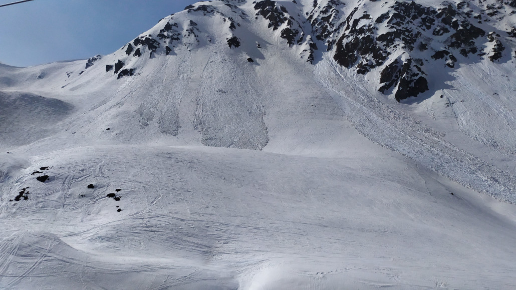 Rechts des Waidoffen gingen viele frische Lawinen ab