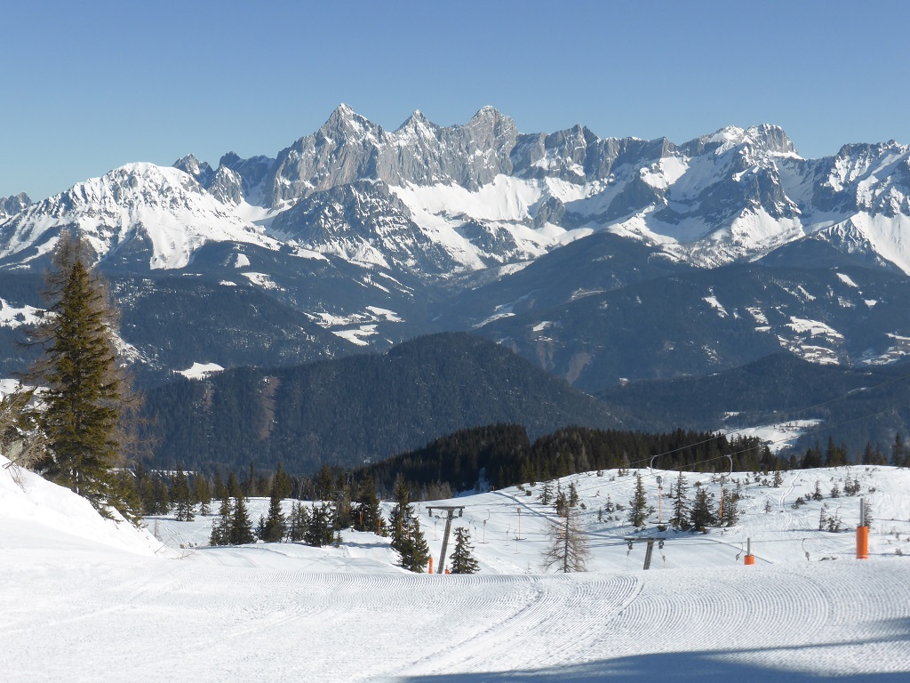 der Dachstein, Oberösterreichs höchster Berg, und natürlich auch der Höchste der Steiermark, ist ja ein Grenzberg