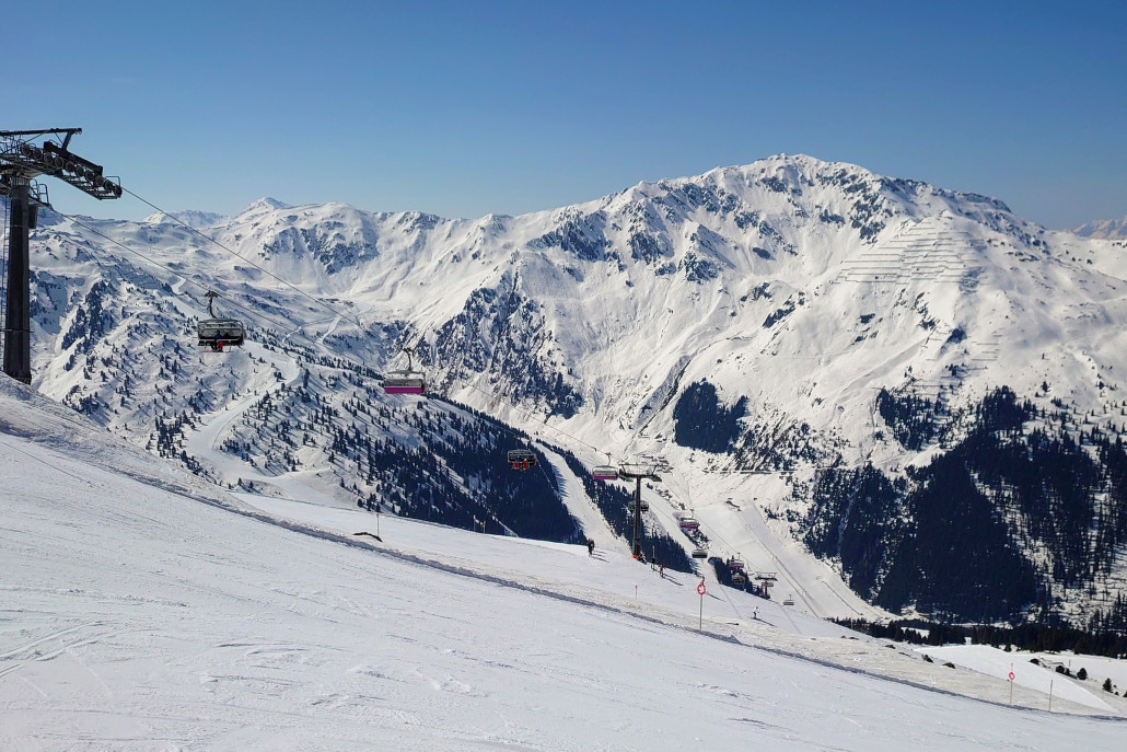 Blick von der Bergstation der Holzalm-Bahn auf die andere Seite von Hochfügen
