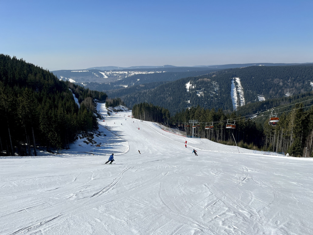 ...und nach der Leere in Neklid auch immer wieder etwas zu trubelig, am Lift aber war nix los und so sind wir dann doch 3x gefahren