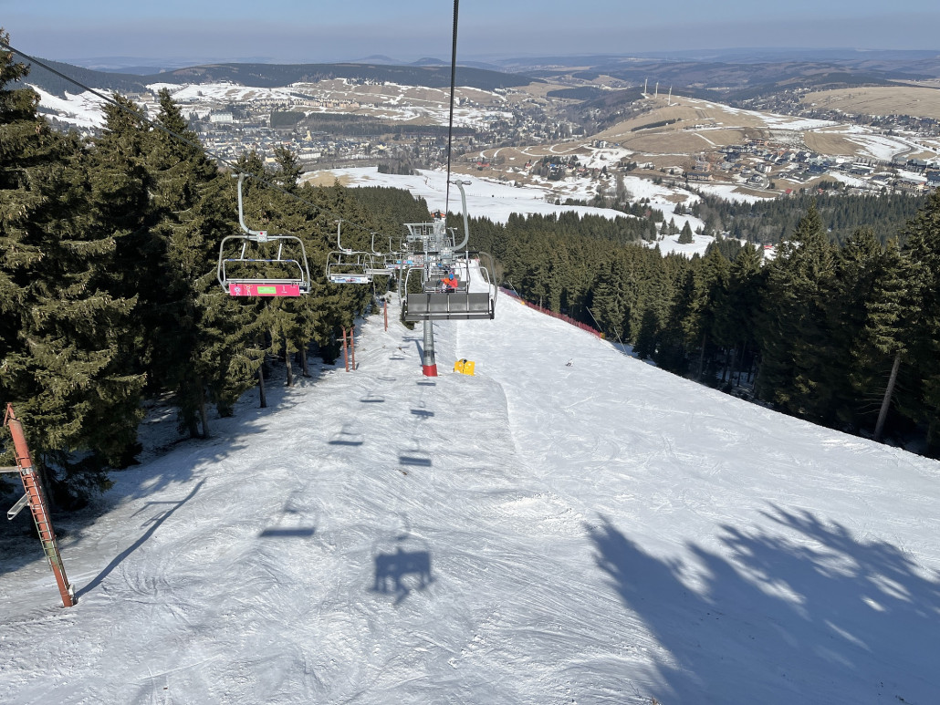 Sehr gut gefallen hat uns auch die Piste 8 "Premostena", inkl. Steilhang ohne Hügel und an der 4SB "Suzuki" waren wegen den wenigen Gäste nicht selten Sessel leer