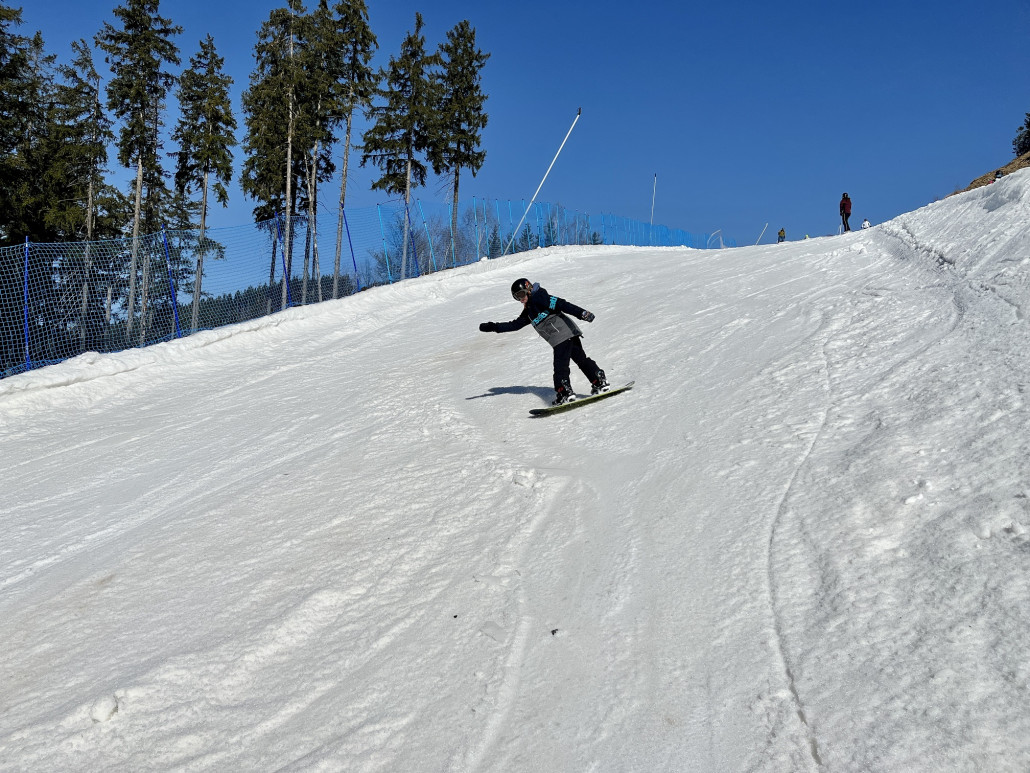 Weitere dünne Stelle ist die "Diretissima" in der Zielkurve der Piste 1 "Jachymovska", dort kamen leider Steine durch was ich zu spät sah...