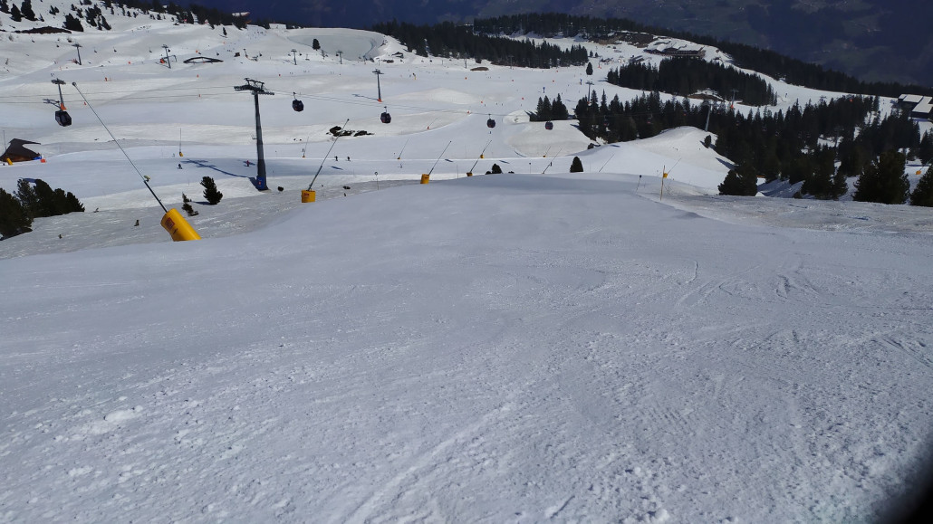 Eins links der Brücke ging es am besten - nicht zusammengefahren und leichter Firn - Traumhaft