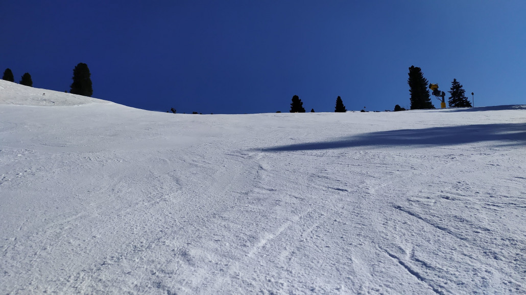 Die Piste daneben umso schöner präpariert :-D
