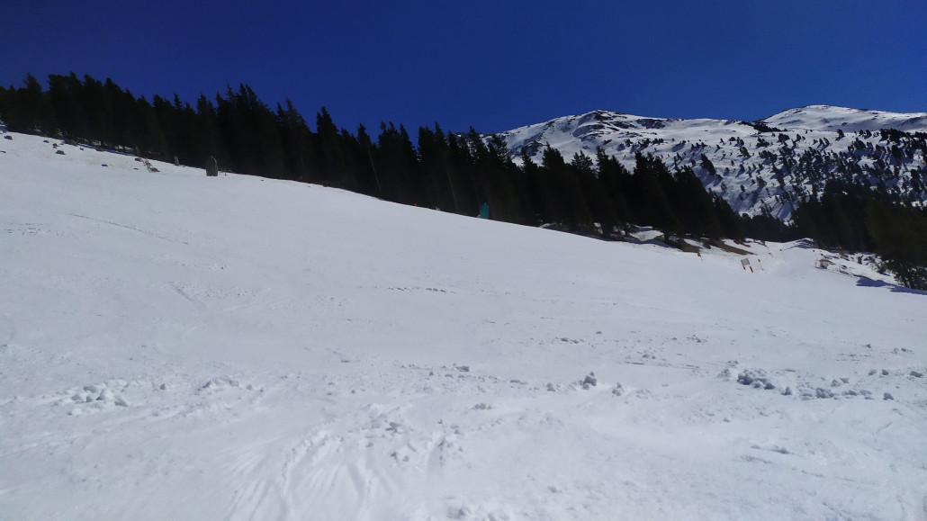 Sprung nach Hochfügen, um 1 war der Zielhang zum Zillertal Shuttle vergleichsweise wenig zerfahren