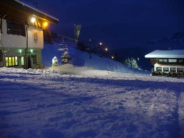 012 Bergstation Hochsöll  Start der Flutlichtpiste.jpg