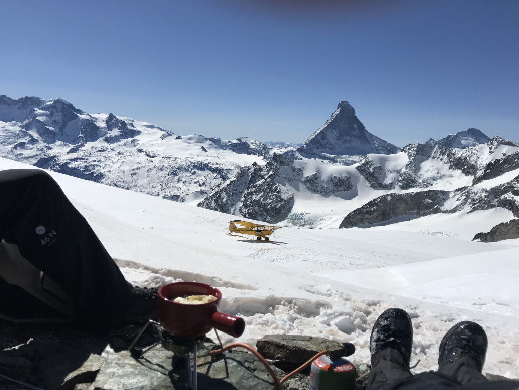 Das „obligatorische“ Fondue nehmen wir auf dem Aeschhorn ein