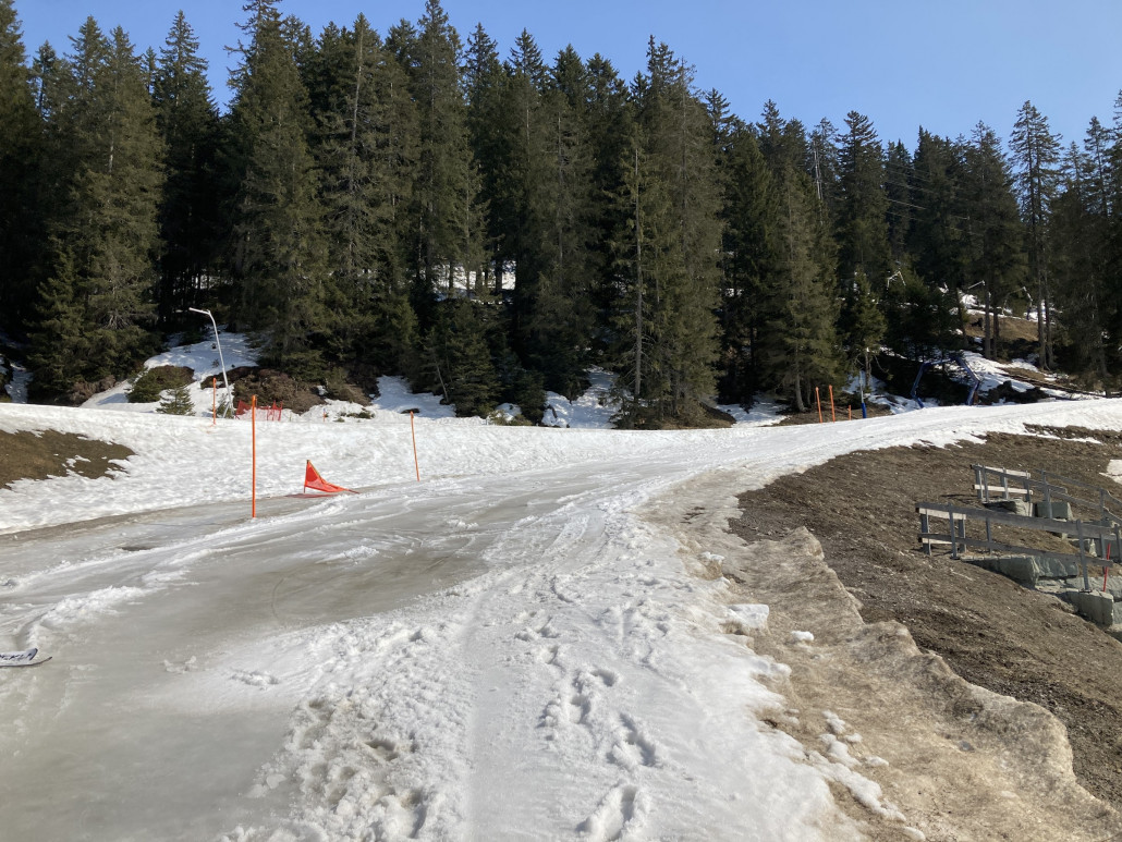 Ende der Talabfahrt. Könnte, nicht nur zuunterst, ohne Neuschnee knapp werden. Hoffen wir das beste...