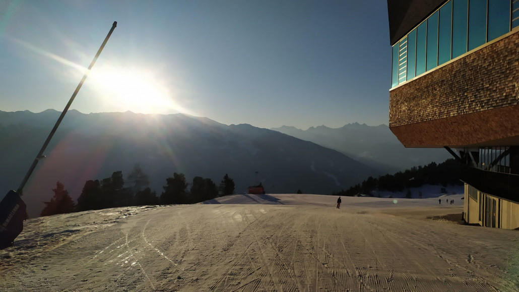 Durch die Sommerzeit geht die Sonne jetzt gerade auf, wenn man schon nach oben kann