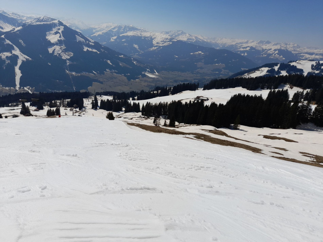 Jochabfahrt mit Blick Richtung Holzhalm