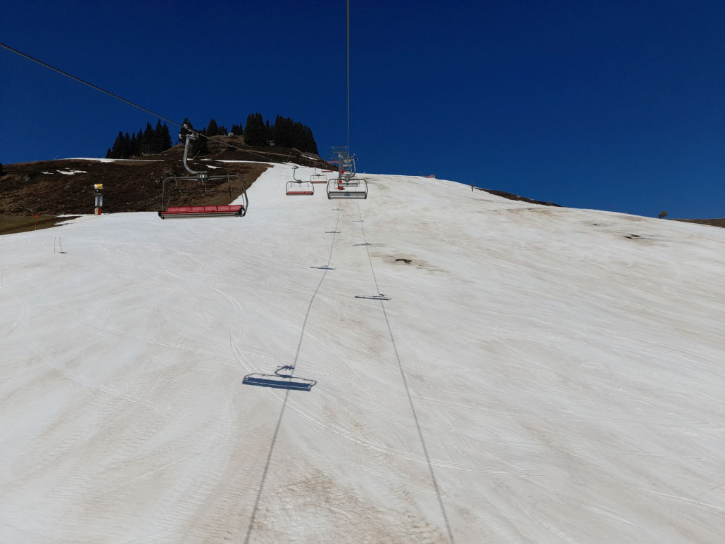 Almbahn: gut zu fahren, aber recht dünne Schneeauflage