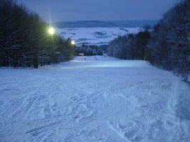 Piste bei Flutlciht.