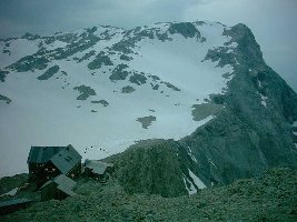 Mannheimerhütte = Bergstation (eingekreist) und im vordergrund das Zollhaus