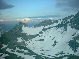 Gletscher ganz links hier soll er ganz links mal weiter runter richtung Tal gelappt haben