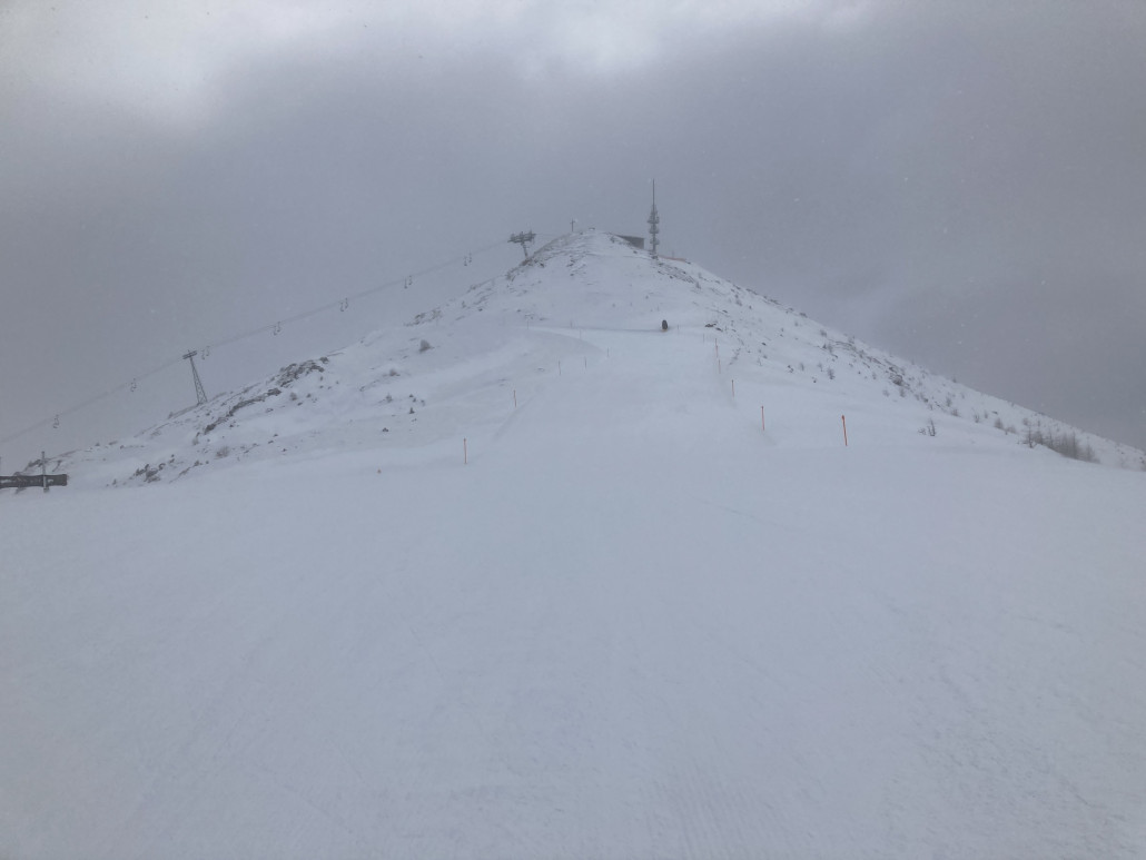 Blick von der Piste 42 zurück zum Piz Scalottas