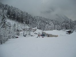 Neue Talstation mit Garagierung - teilweise noch im Bau (26.12.05)