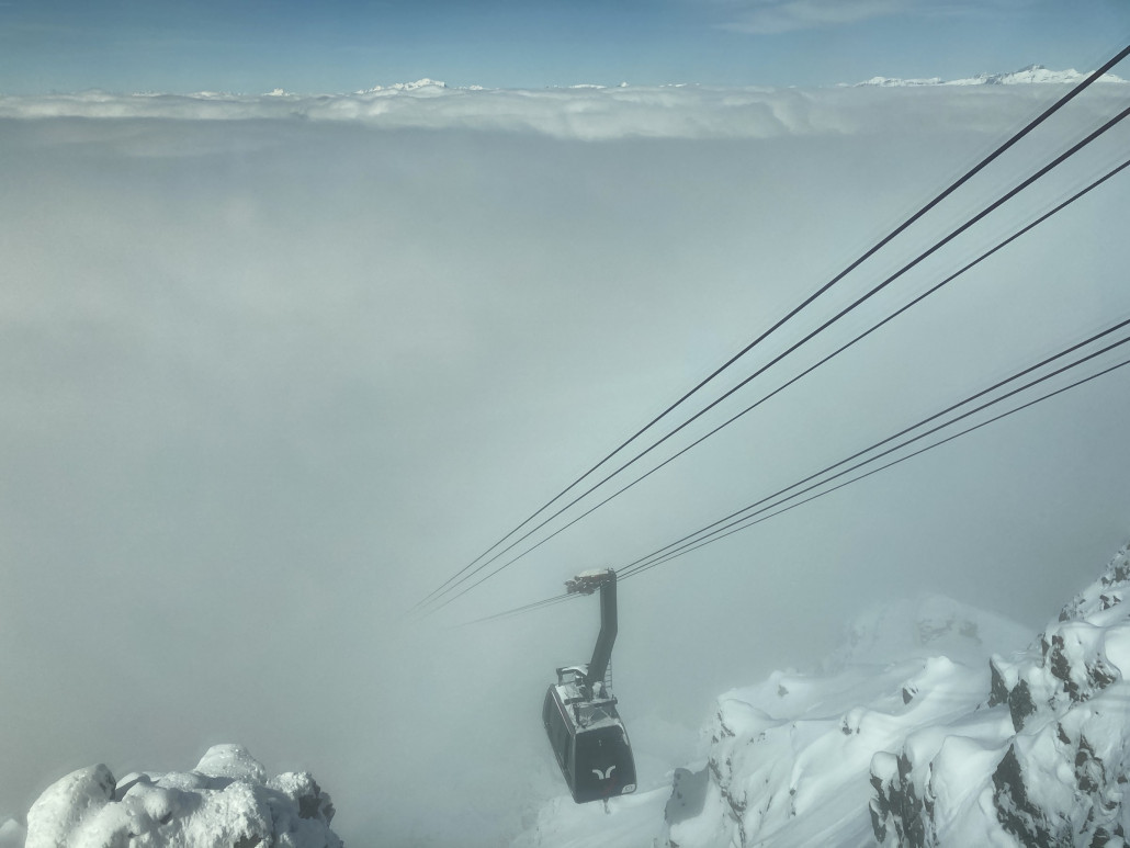 Mittagessen mit Aussicht auf dem Rothorn. Der Nebel wurde dichter und stieg höher.