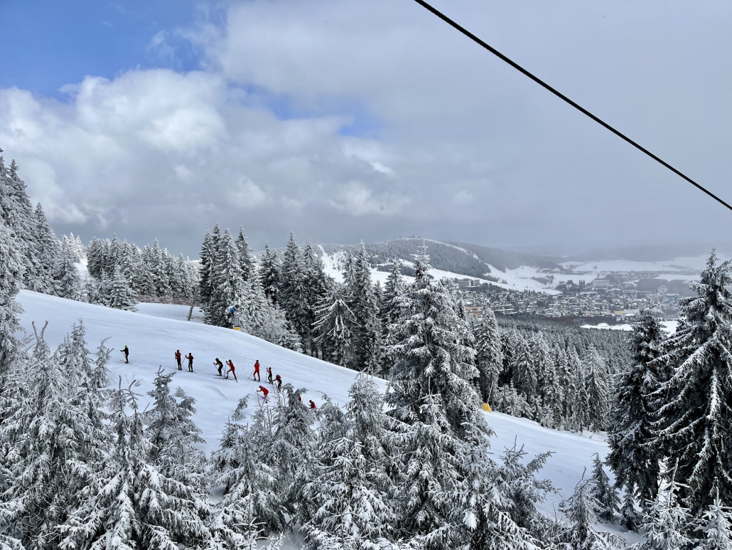 Langlauftraining auf der Piste 4 „Toter Mann“, hinten die deutsche Seite