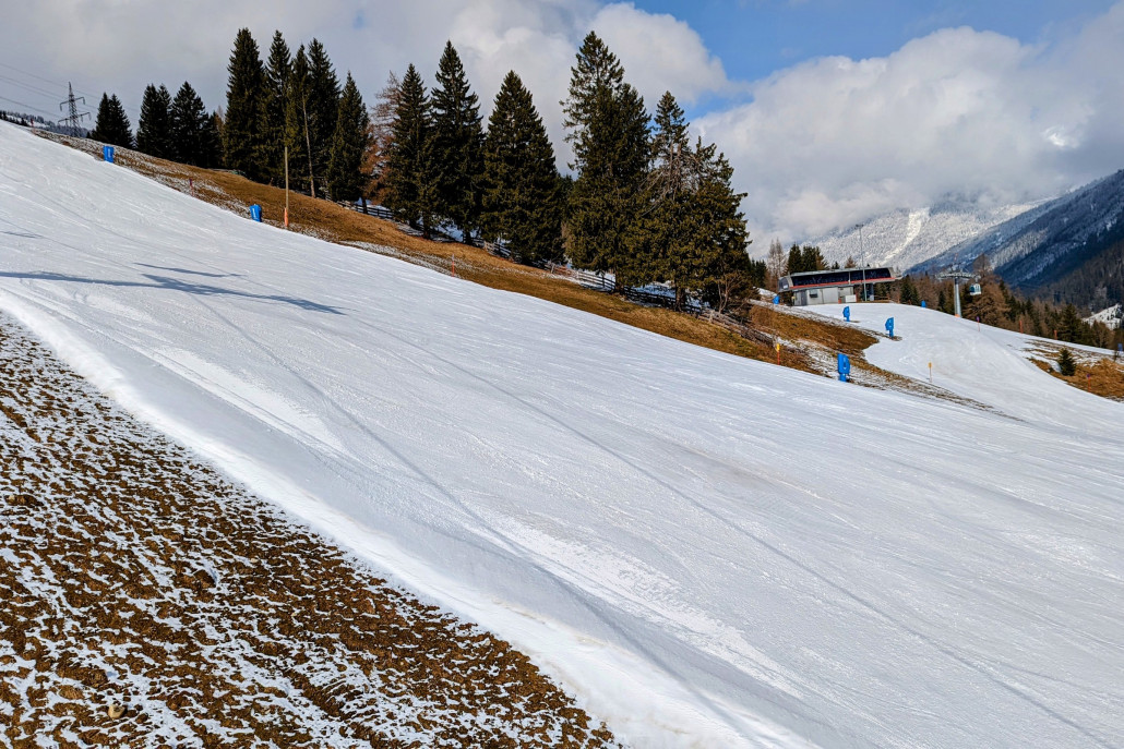 8b Familienabfahrt - die Schnee-Auflage ist nur noch dünn