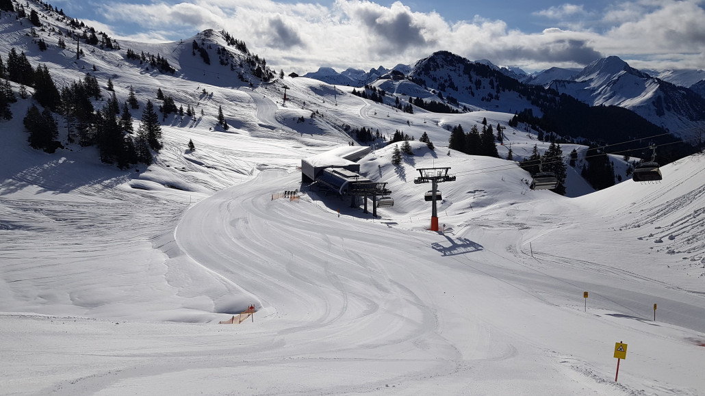 Zu Beginn noch sehr leer und ganz oben zwei cm Neuschnee