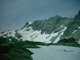 Totalphütte mit Bergstation der Materialseilbahn