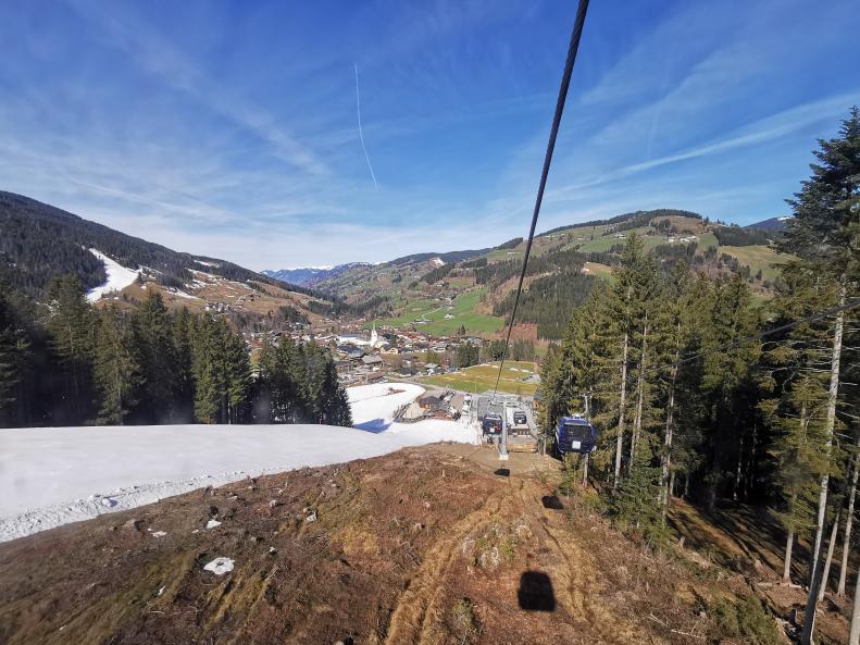 4. Schöne Pisten bis ins Tal. Obwohl es schon sehr warm war..jpg