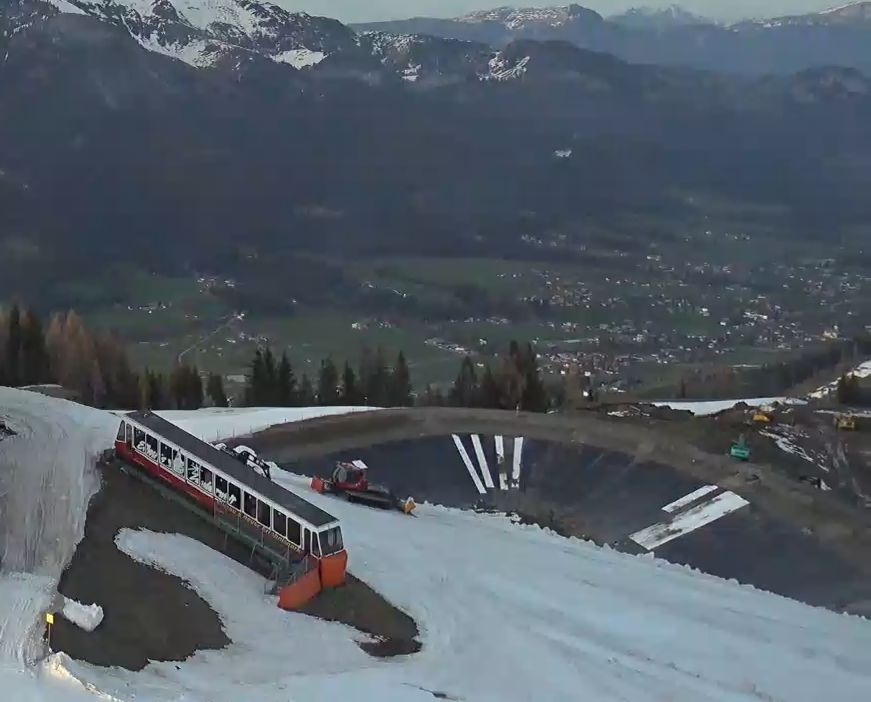 Erdbewegung beim Teich oberhalb der Ranhart-Bergstation