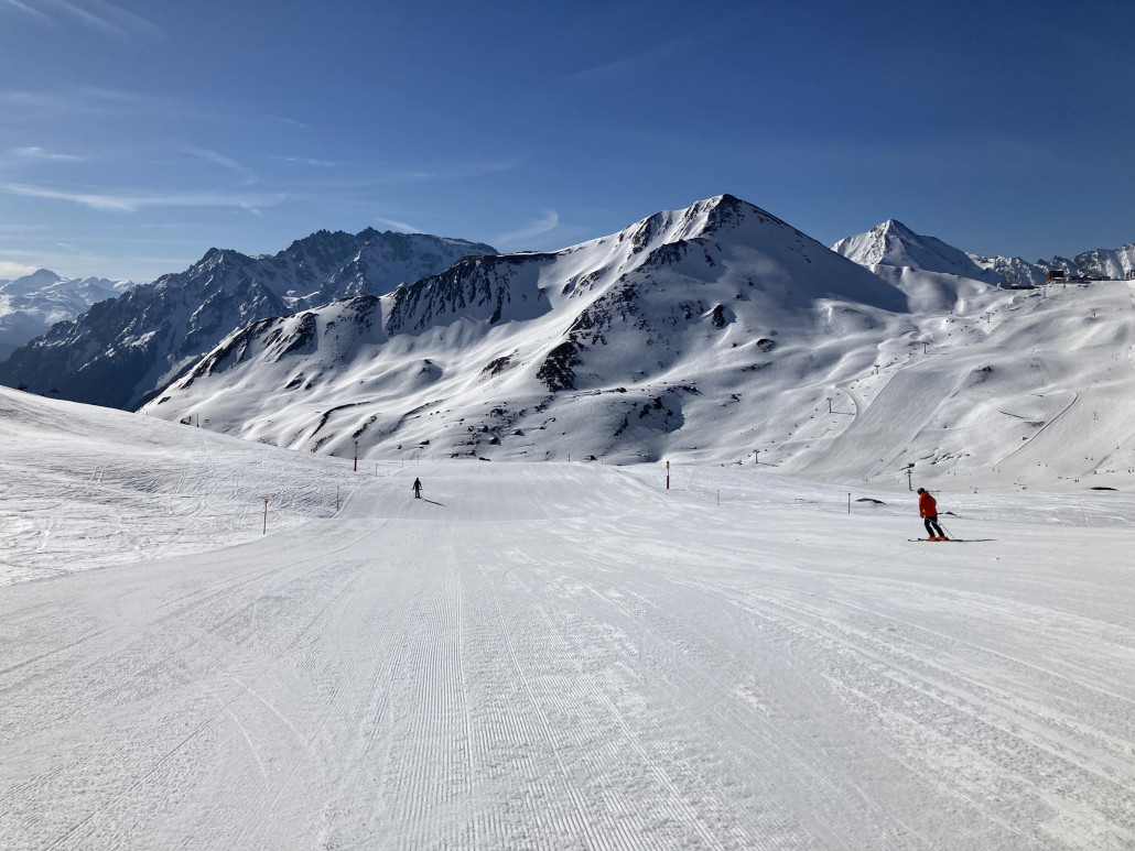 Die Wiederholungspisten am Visnitz waren vor dem Mittag allesamt sehr leer. Hier auf der 65 firnte es gerade leicht auf. Top!
