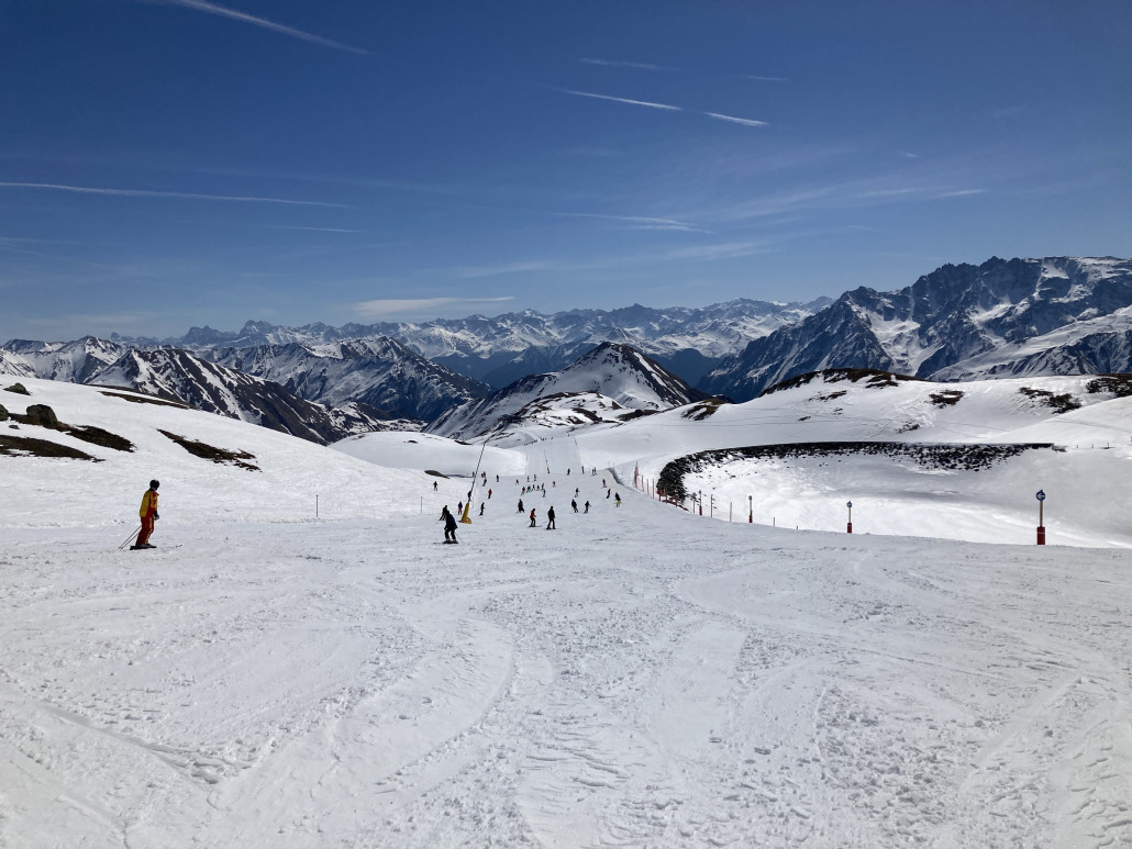 Viel Volk auf der blauen 62. Generell eine der überfüllten Pisten im Gebiet.