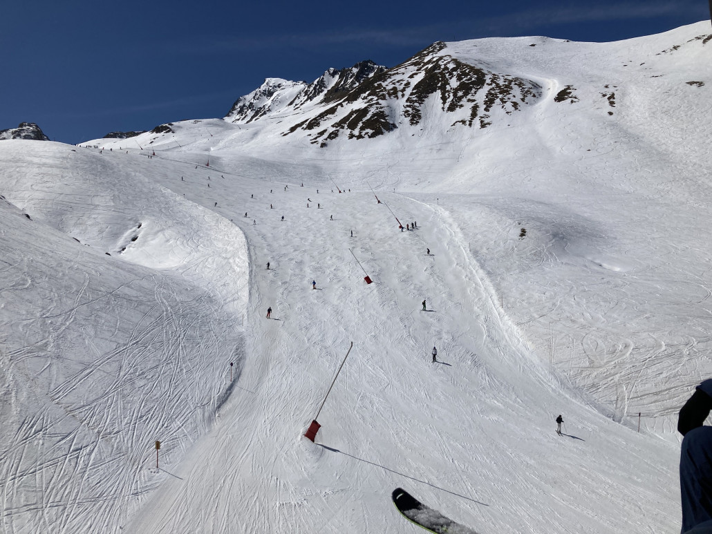 Im Höllkar stürzten sich aber wie gewöhnlich die Massen herunter. Die 23 war phasenweise brutal überfüllt. Da die 24 leider geschlossen war - wieso auch immer -, konnte nicht auf diese ausgewichen werden.