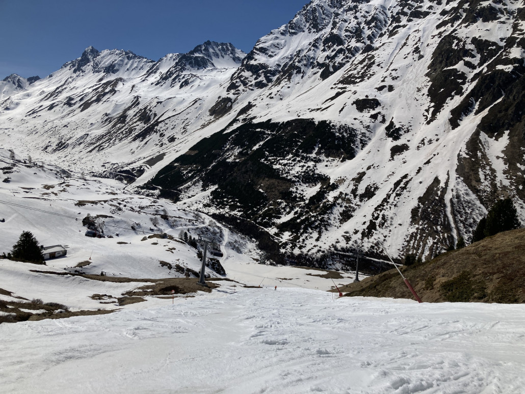 Wasserskifahren oberhalb der Talstation Gampen. Ziemliche Leere um diese Uhrzeit in diesem Bereich.