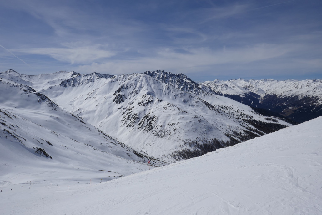 Bergkastelspitze zu deren Fuße das Skigebiet von Nauders liegt