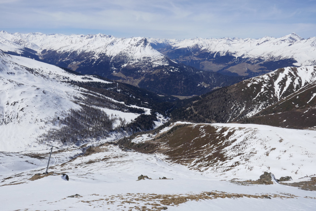 Hier sieht man warum die Routen am Panoramalift nicht mehr gehen. Rechts die Tscheyeckbahn samt Piste