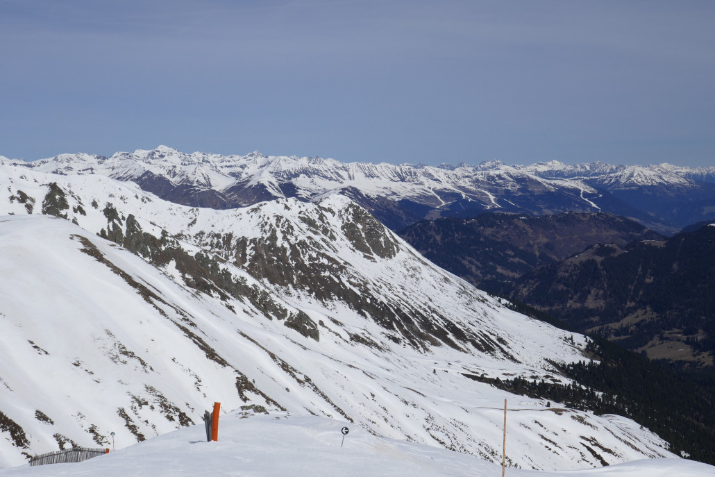 Blick nach Nordosten zu den Schneebändern von SFL