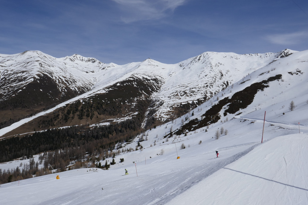 Blick zurück zur Tscheyeckbahn und Panoramlift