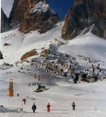 dieses foto zeigt auch ganz gut wie unauffällig die bahn die scharte hoch geht.